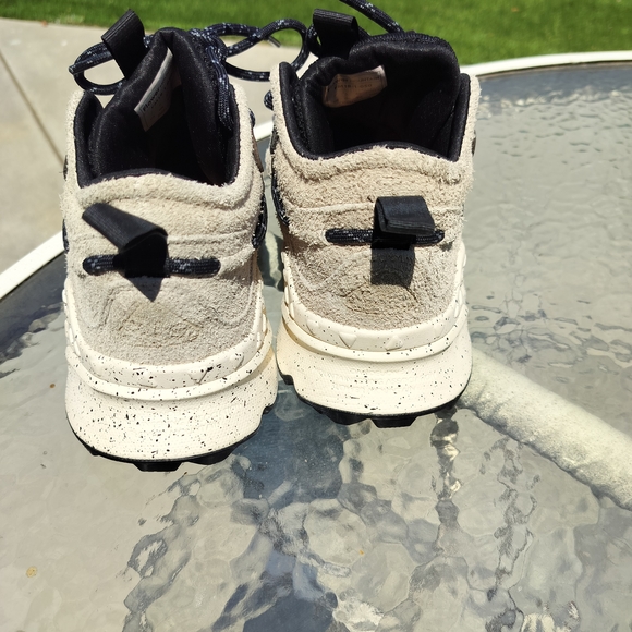 Stylish Men's Athletic Shoes in Black and Tan - Picture 3 of 15